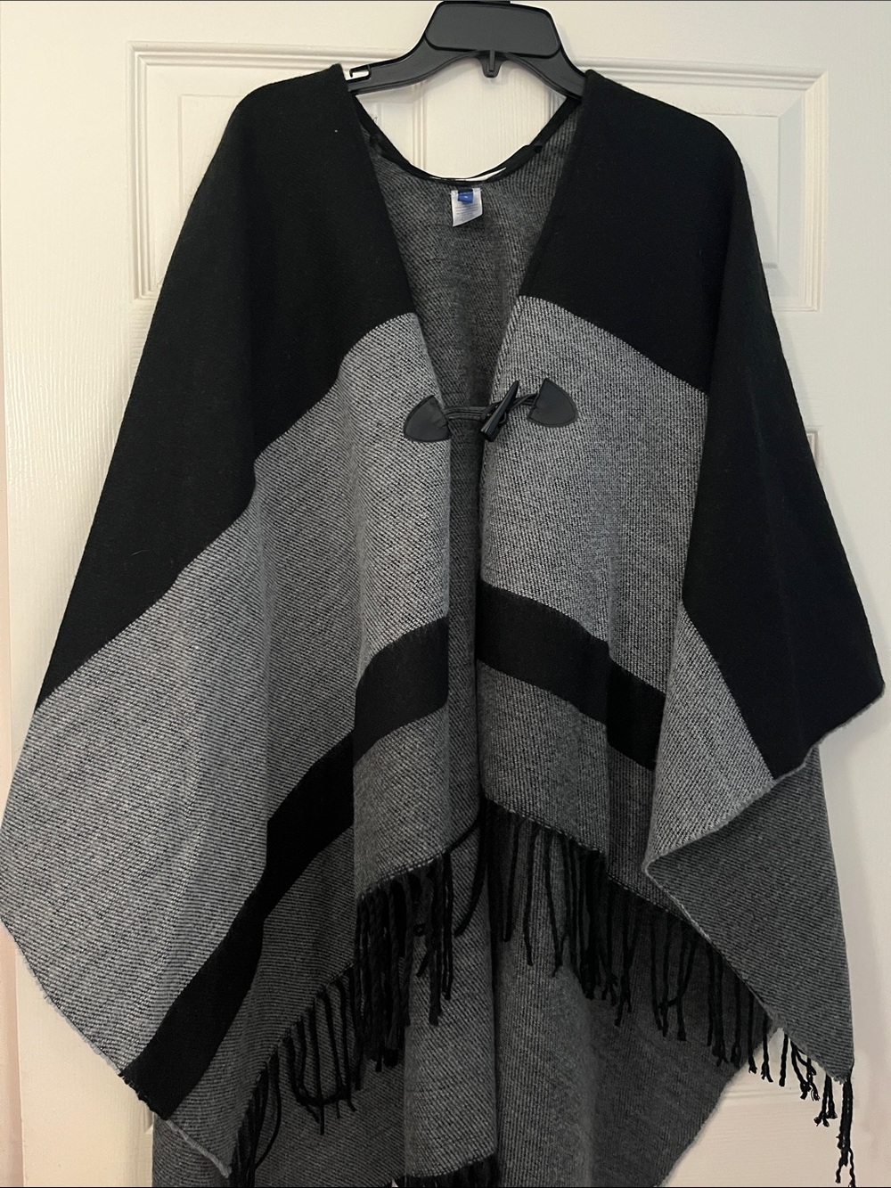 NWOT Apt. 9 Black & Gray Knit Toggle Poncho